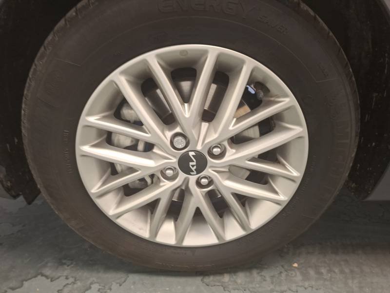 Kia Rio - Photo 13
