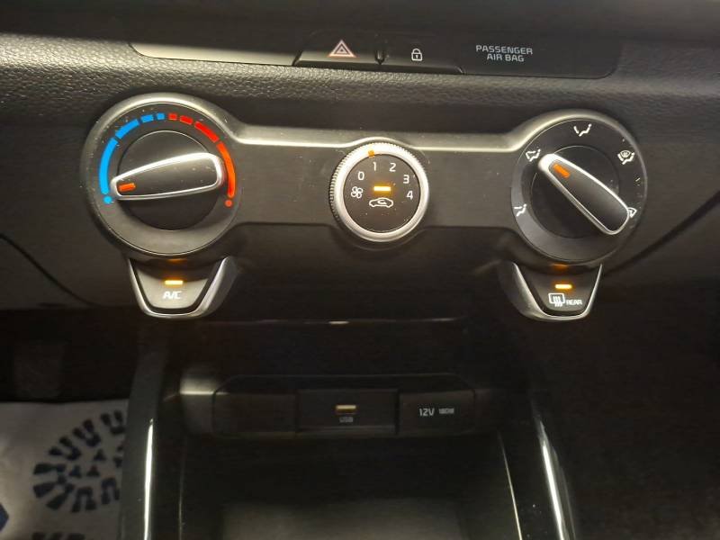 Kia Rio - Photo 18