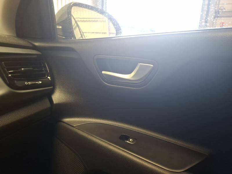 Kia Rio - Photo 25