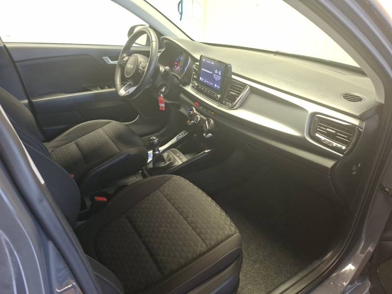 Kia Rio - Photo 9