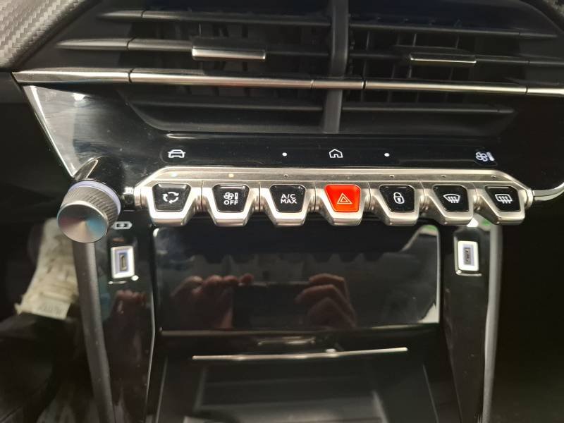 Peugeot 208 - Photo 18