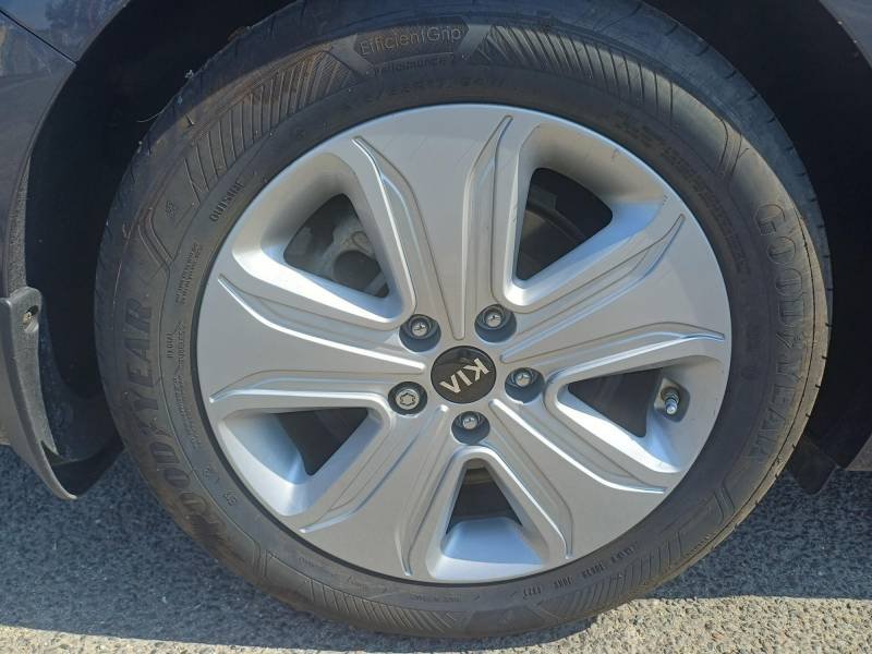 Kia Optima - Photo 11