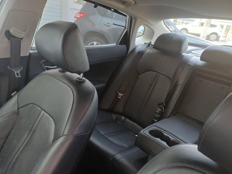 Kia Optima - Photo 21