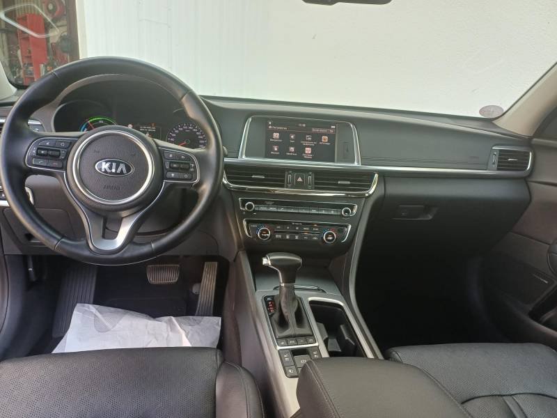 Kia Optima - Photo 23