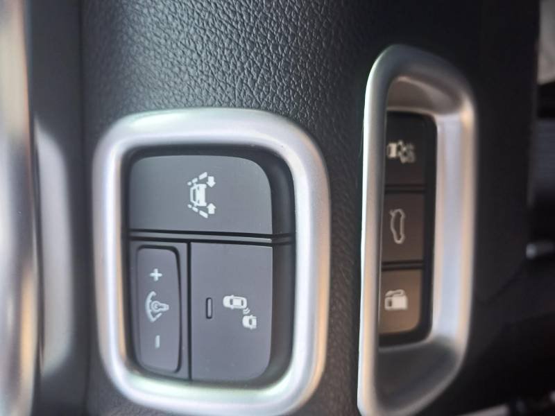 Kia Optima - Photo 38