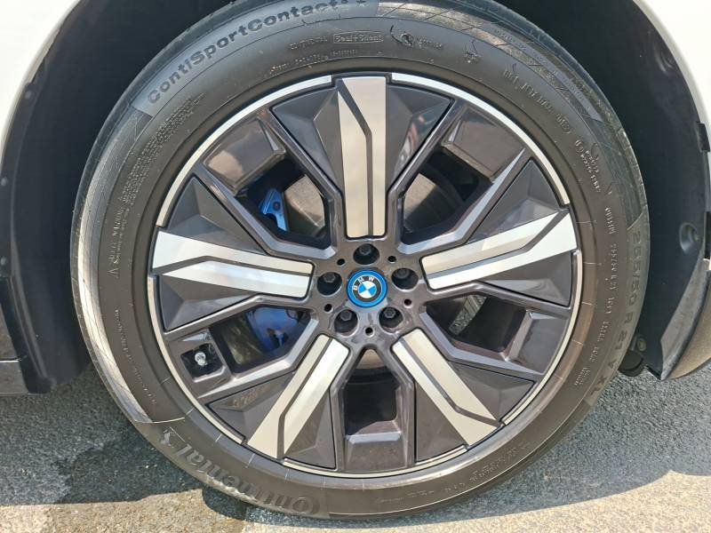 BMW ix - Photo 24