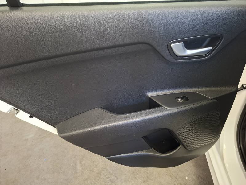 Kia Rio - Photo 21