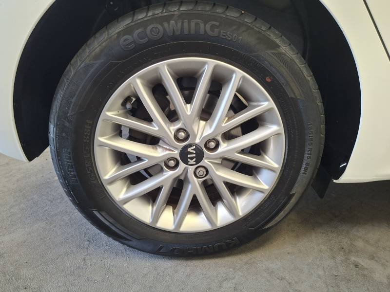 Kia Rio - Photo 24
