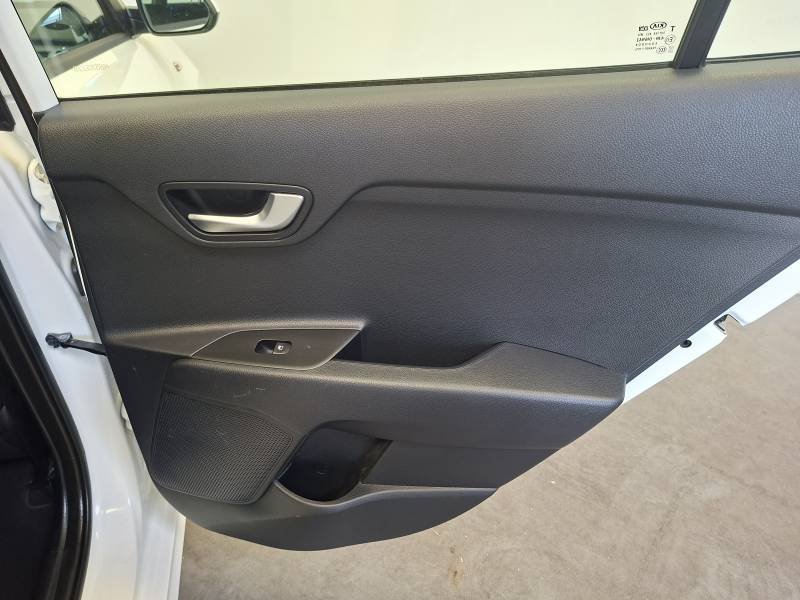 Kia Rio - Photo 25