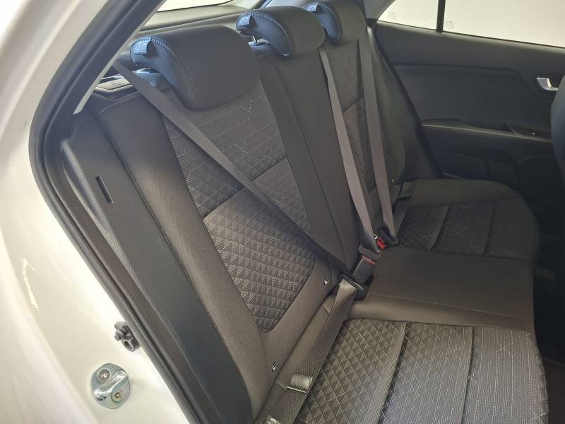 Kia Rio - Photo 26