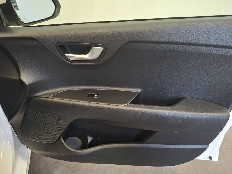 Kia Rio - Photo 27