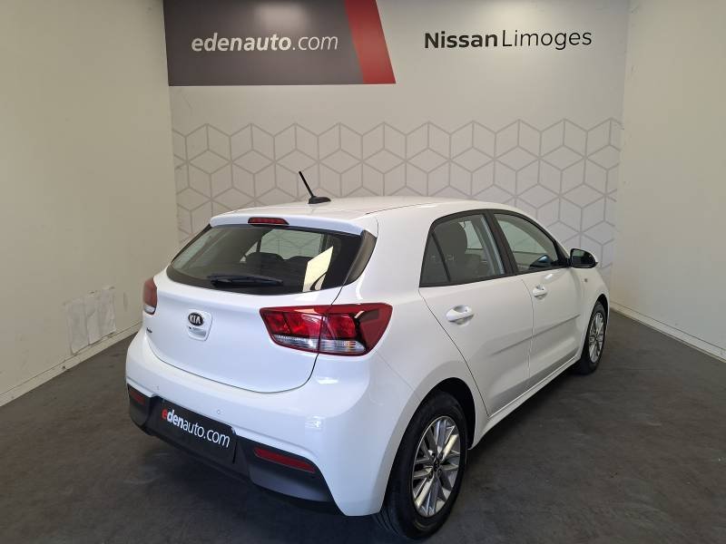 Kia Rio - Photo 6