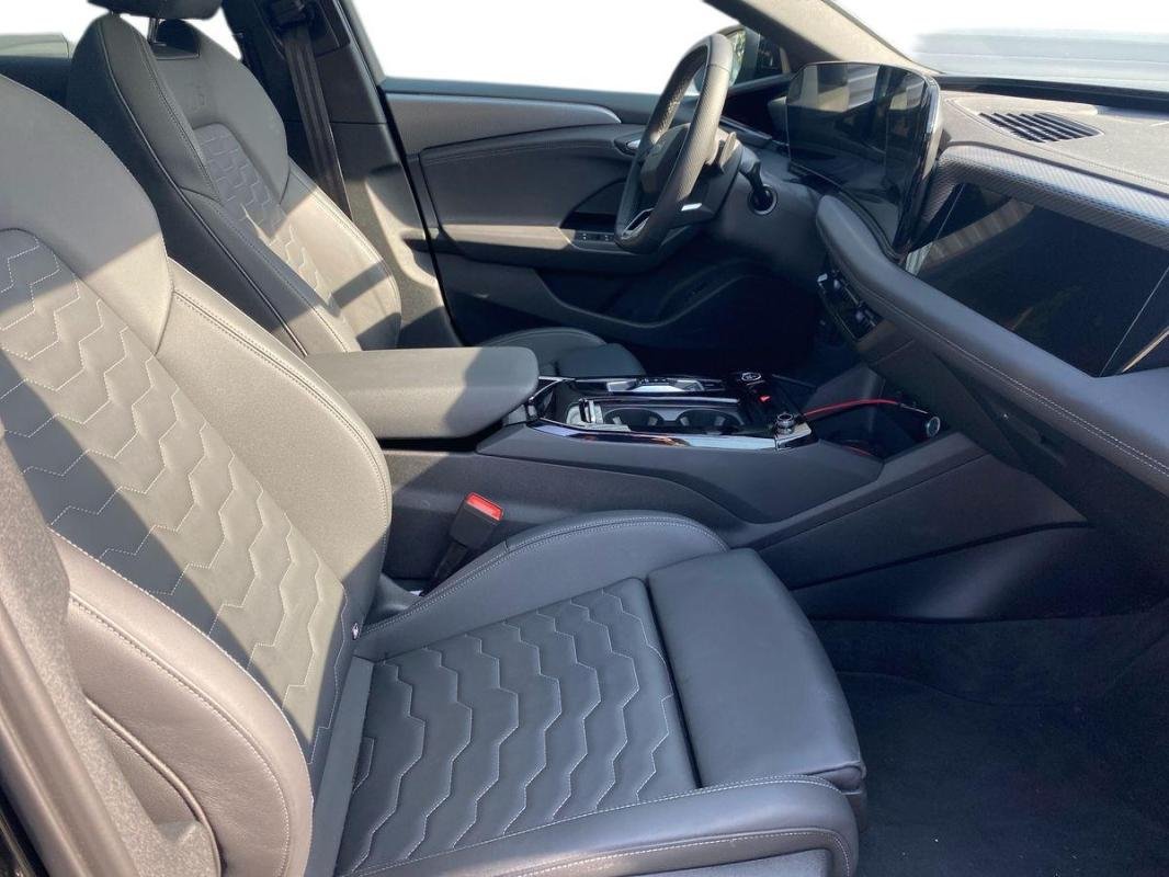 Audi A6 E-tron - Photo 13