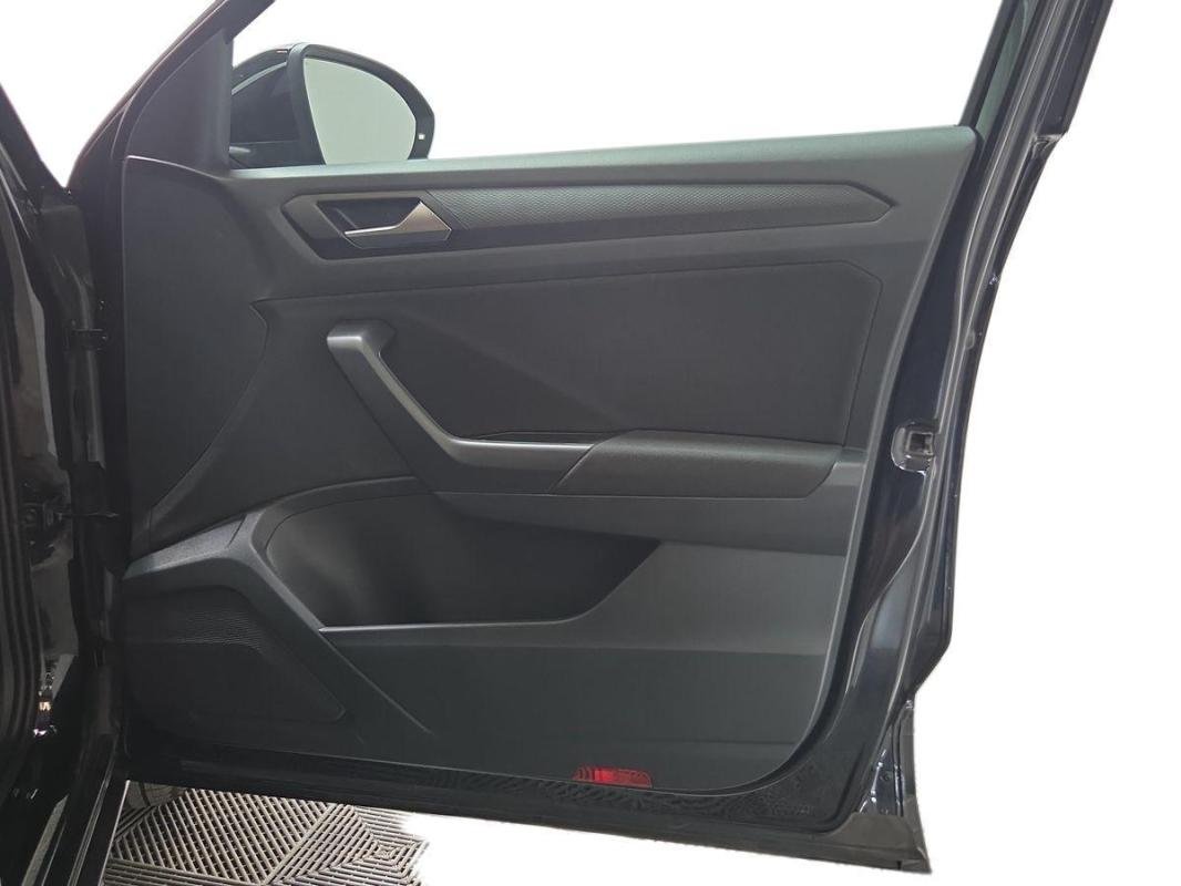 Volkswagen T-Roc - Photo 15