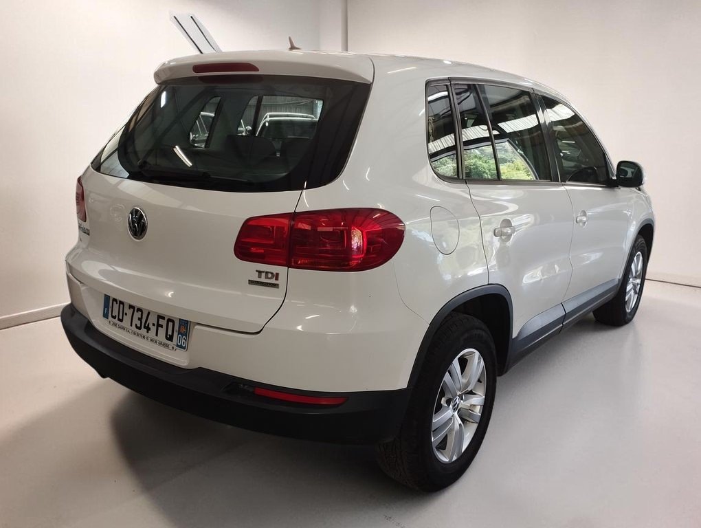 Volkswagen Tiguan - Photo 2