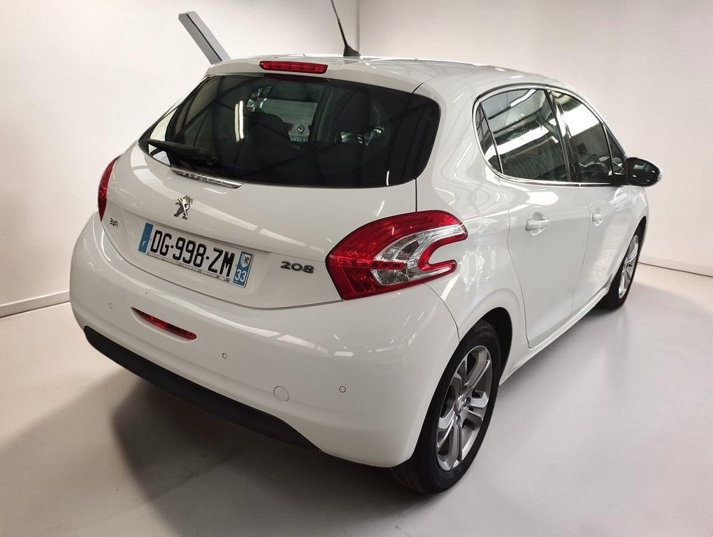 Peugeot 208 - Photo 2