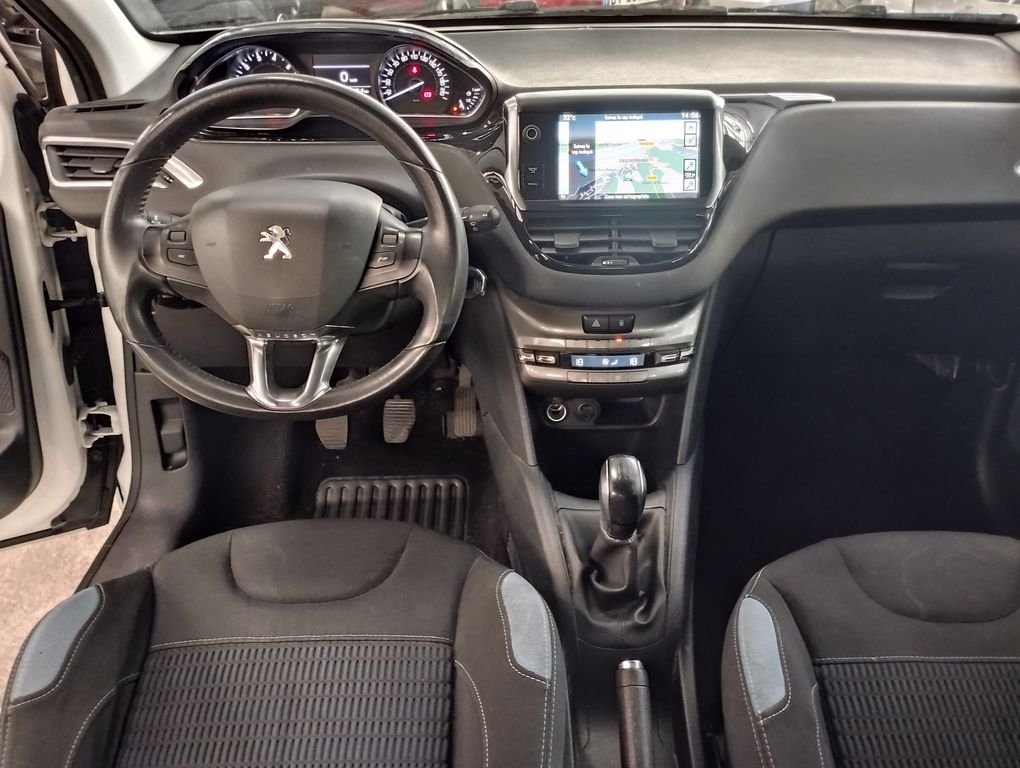 Peugeot 208 - Photo 3