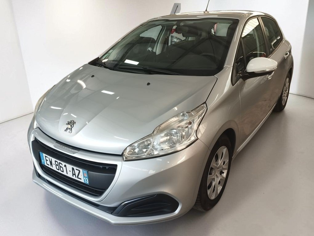 Peugeot 208 - Photo 1