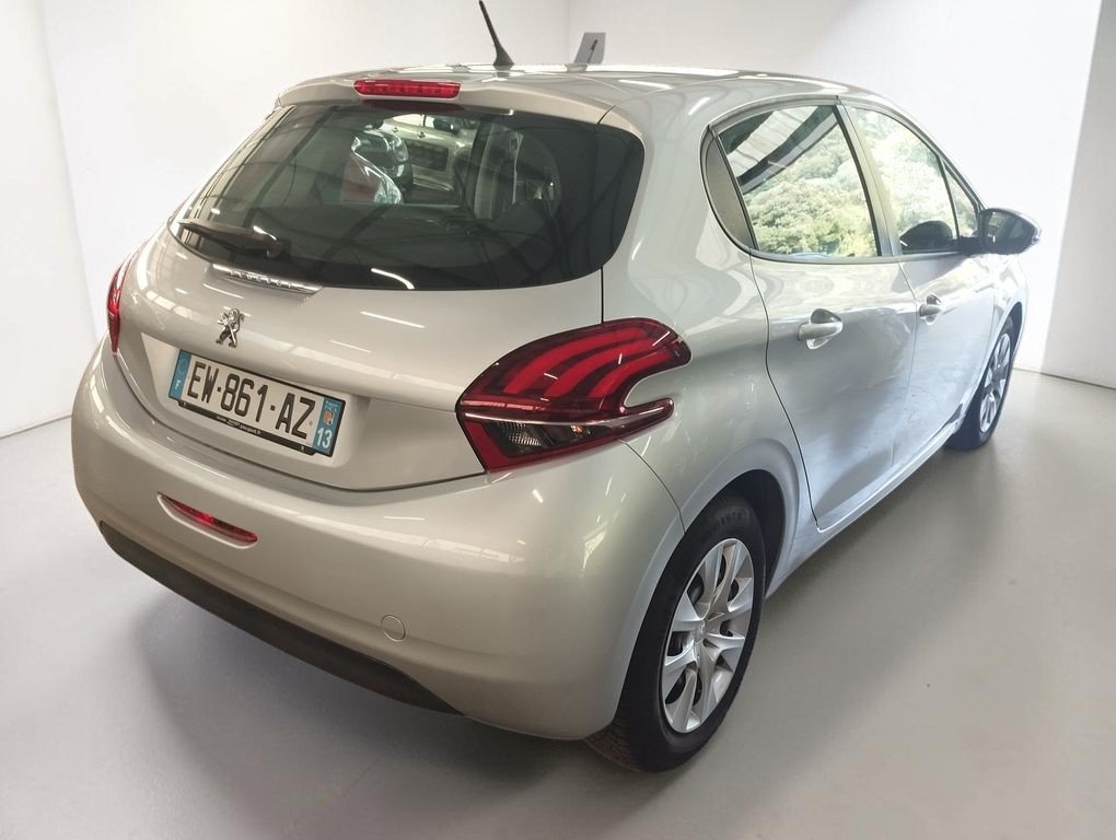 Peugeot 208 - Photo 2