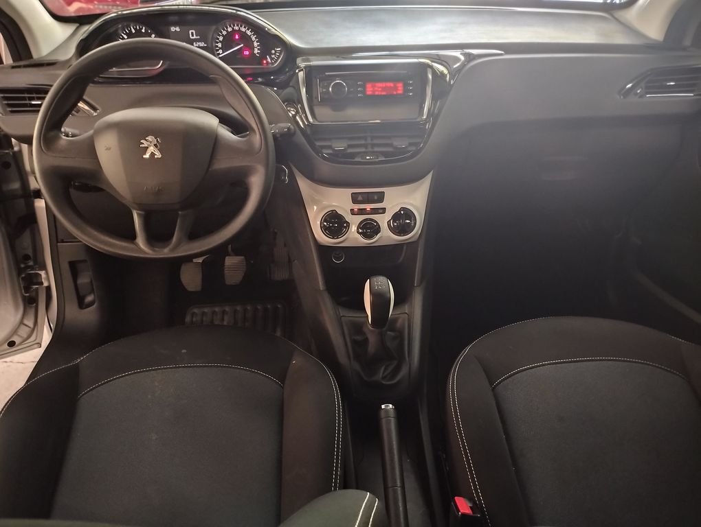 Peugeot 208 - Photo 3