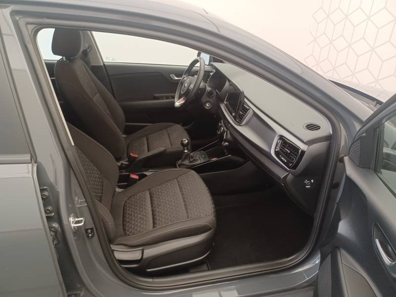Kia Rio - Photo 14
