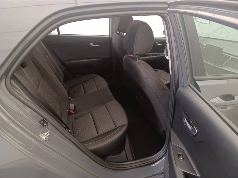 Kia Rio - Photo 15