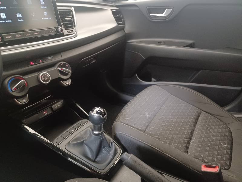 Kia Rio - Photo 25