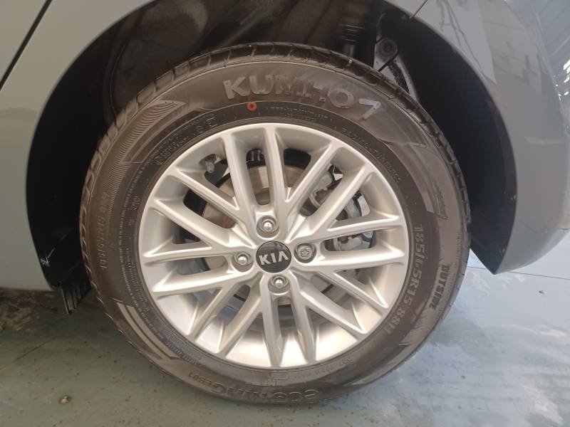 Kia Rio - Photo 8