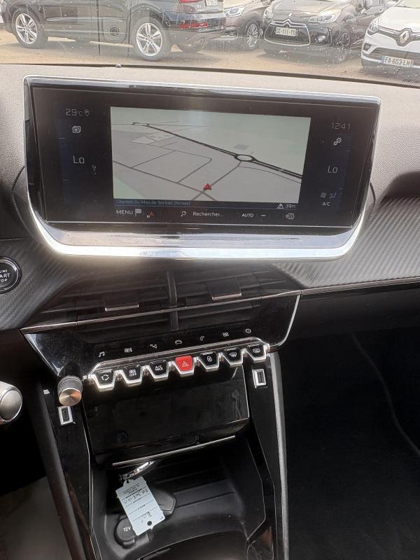 Peugeot 208 - Photo 8