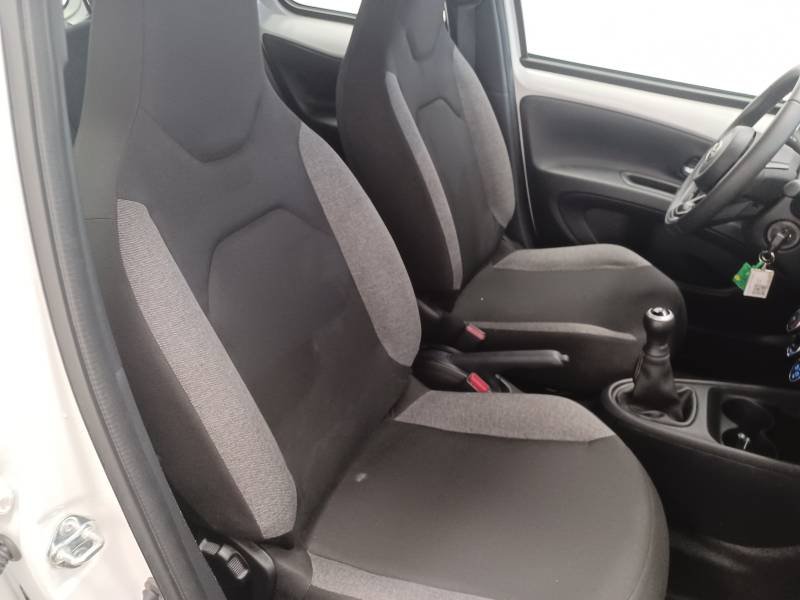Toyota aygo x - Photo 12