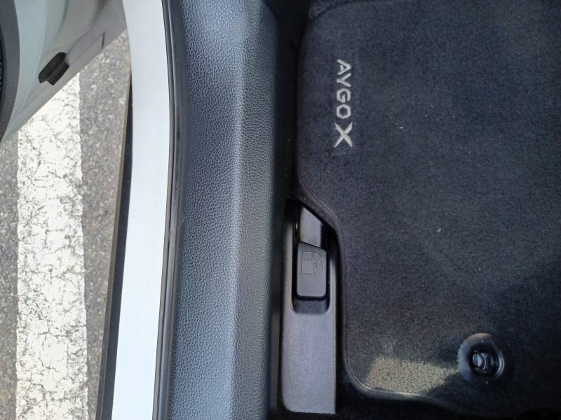 Toyota aygo x - Photo 19