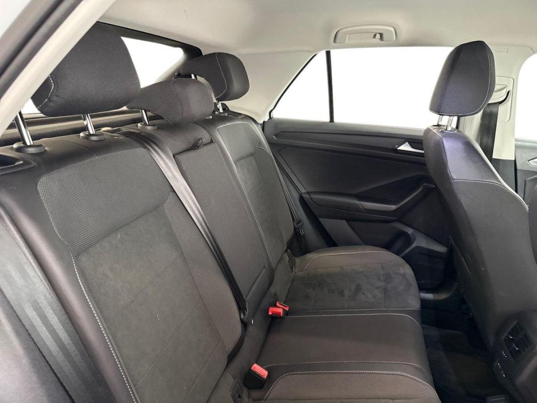 Volkswagen T-Roc - Photo 23