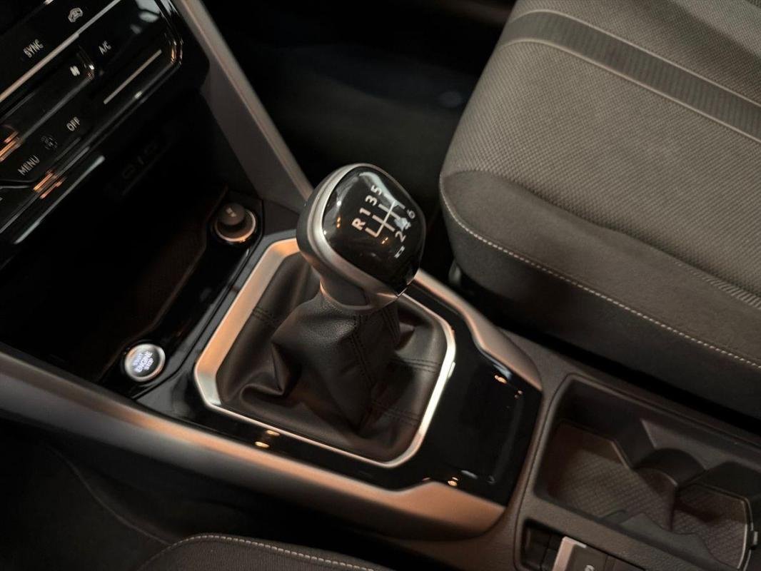 Volkswagen T-Roc - Photo 11