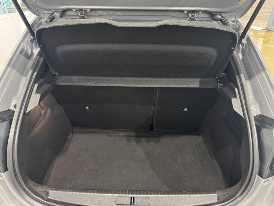Peugeot 208 - Photo 18