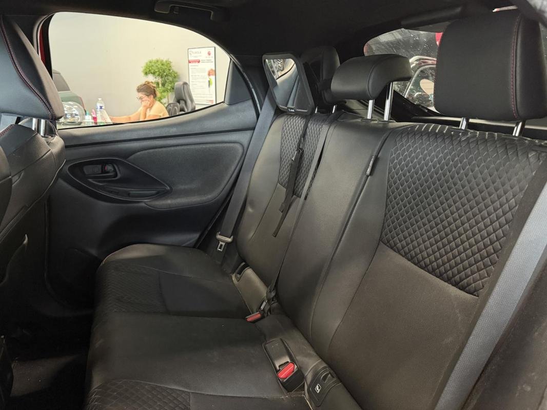Toyota Yaris - Photo 11