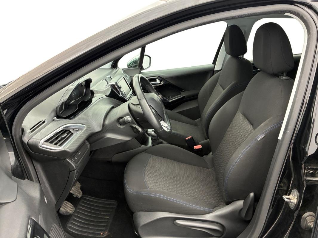 Peugeot 208 - Photo 9