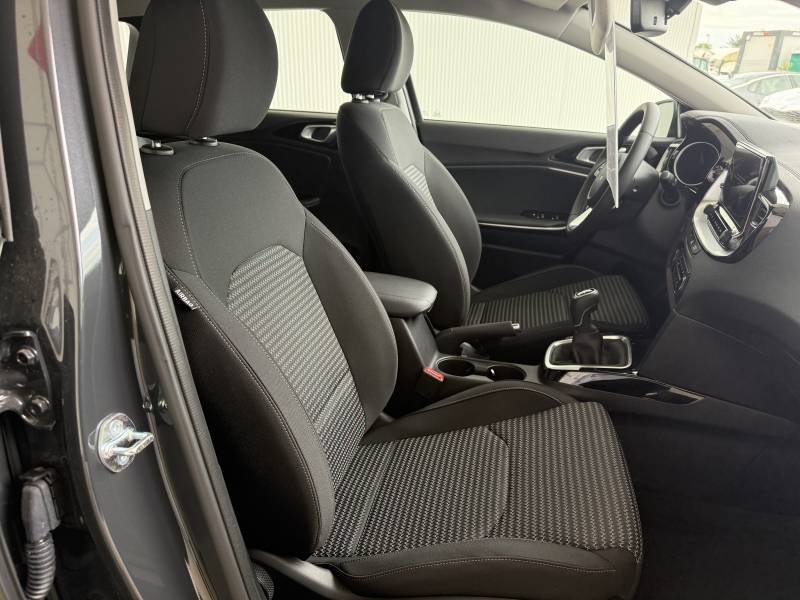 Kia CEED - Photo 24