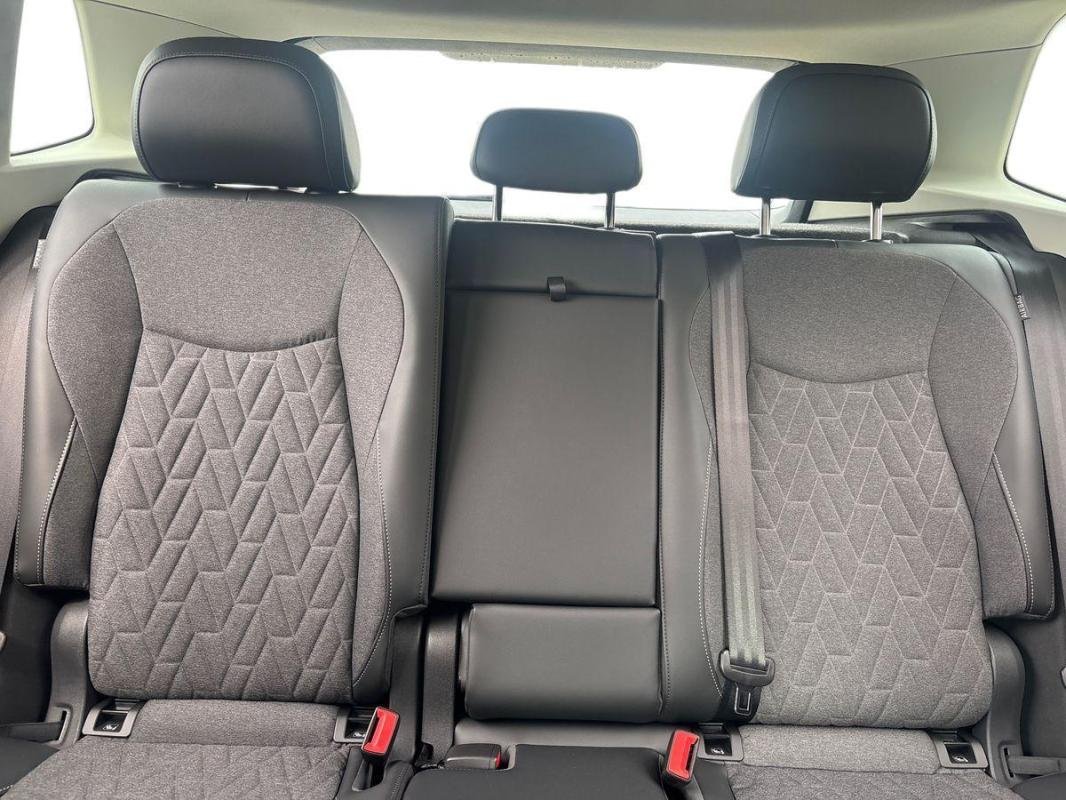 Volkswagen Tiguan - Photo 22