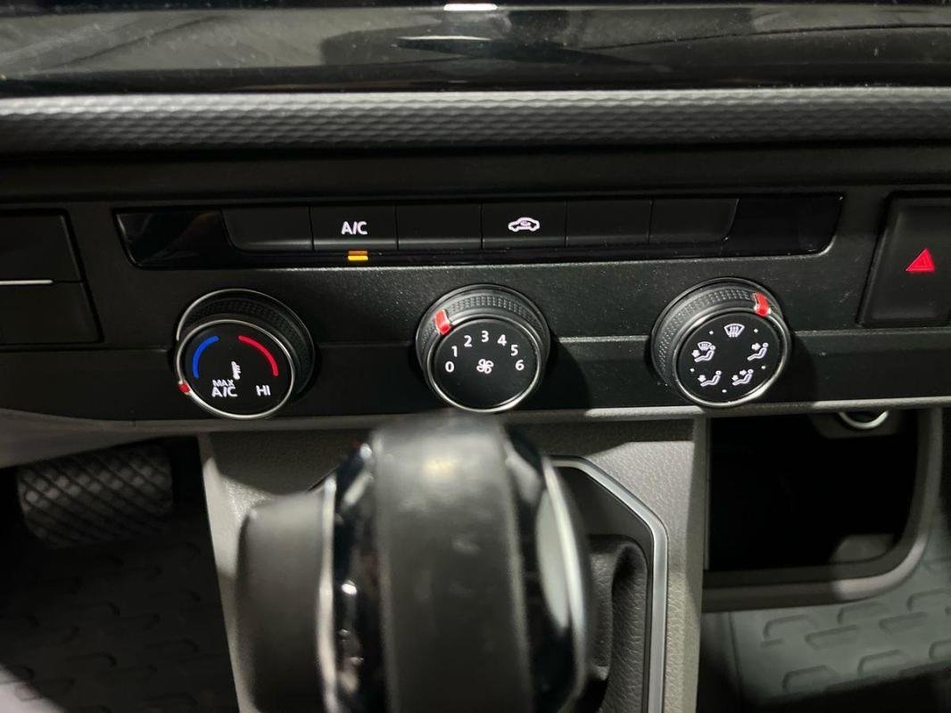 Volkswagen Transporter - Photo 19