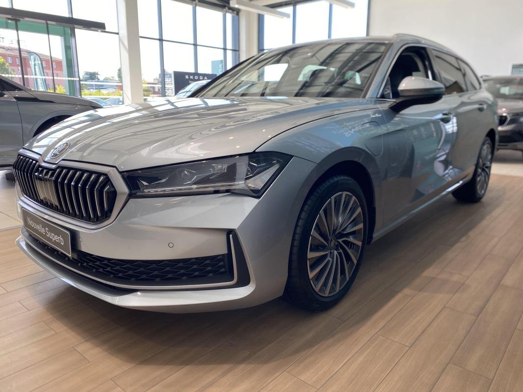 Skoda Superb Combi - Photo 1