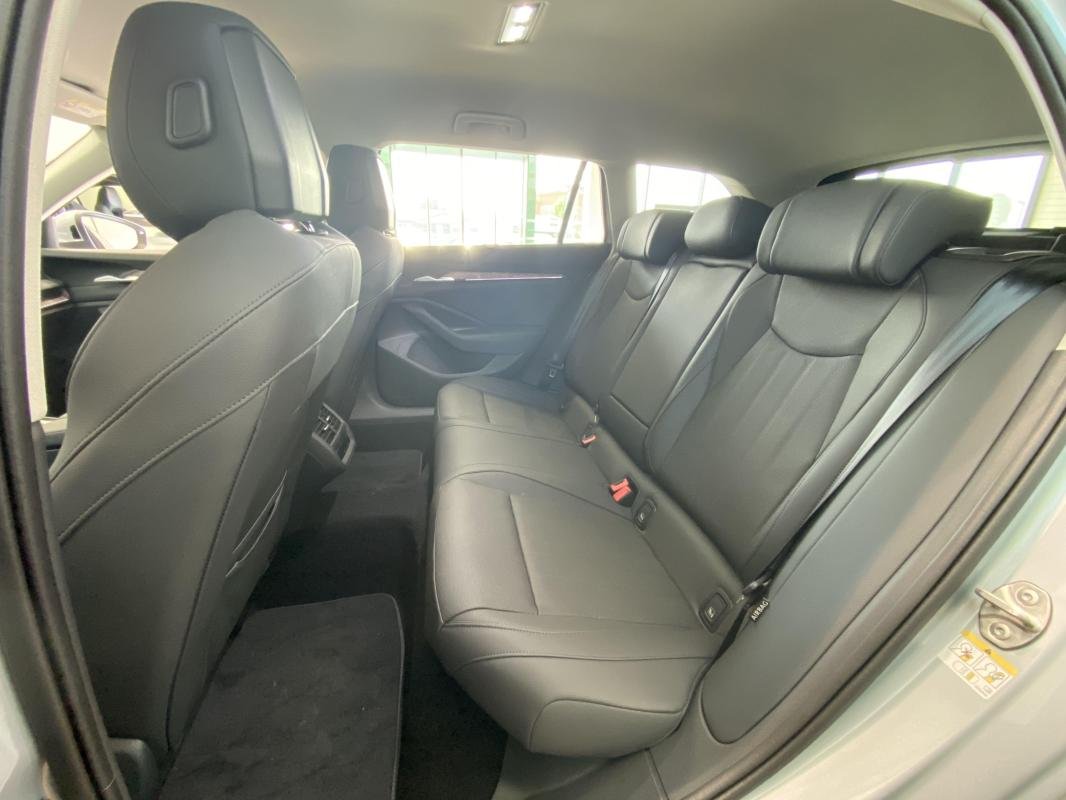 Skoda Superb Combi - Photo 11