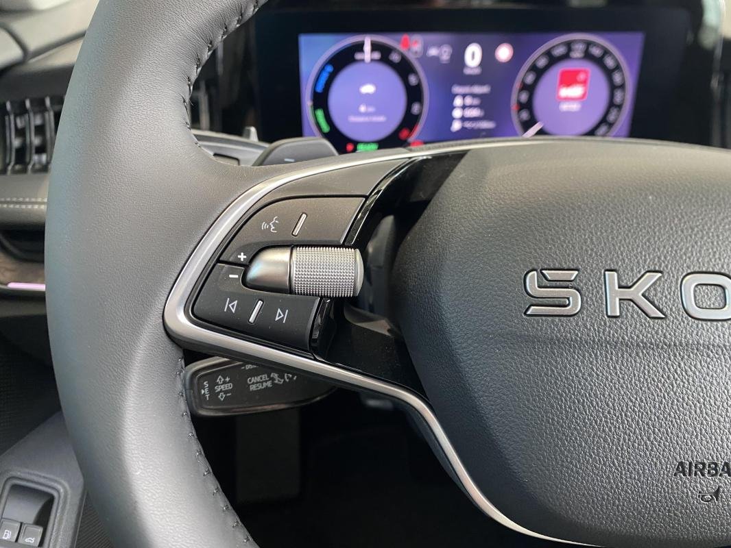 Skoda Superb Combi - Photo 15