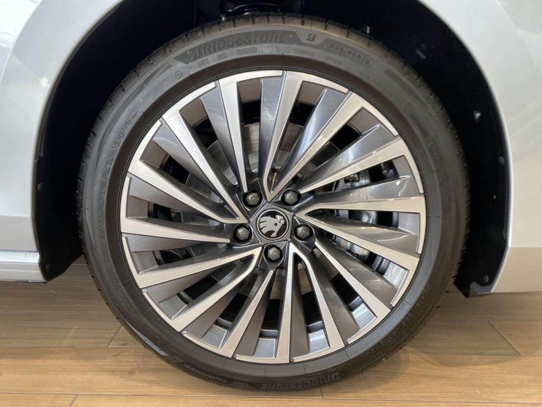 Skoda Superb Combi - Photo 7