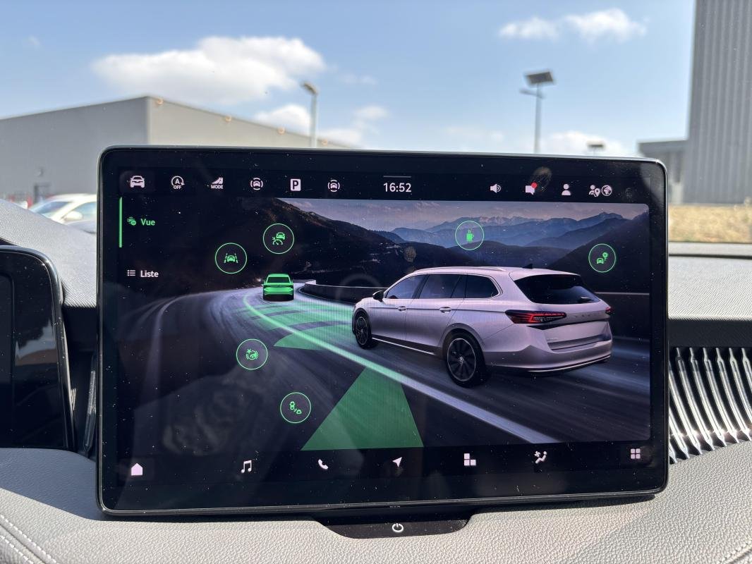 Skoda Superb Combi - Photo 21