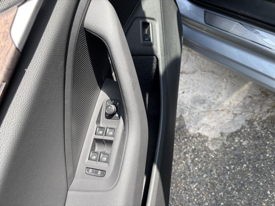 Skoda Superb Combi - Photo 11