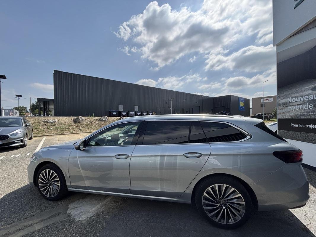 Skoda Superb Combi - Photo 2