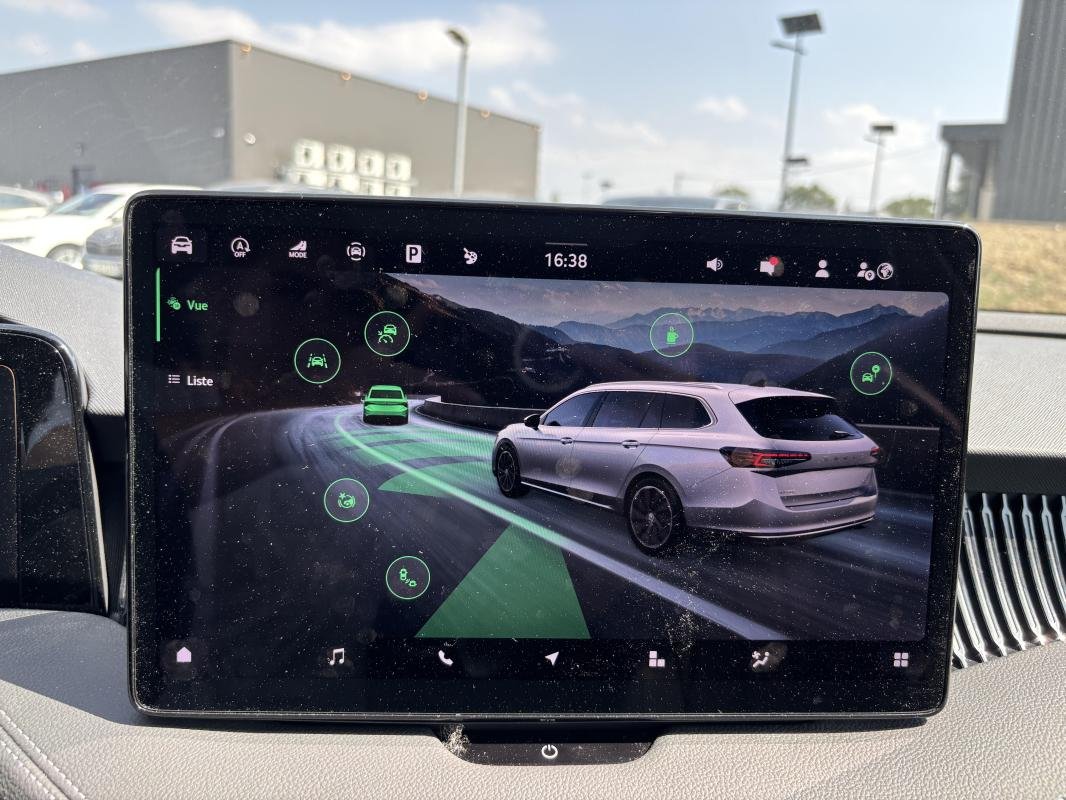 Skoda Superb Combi - Photo 21