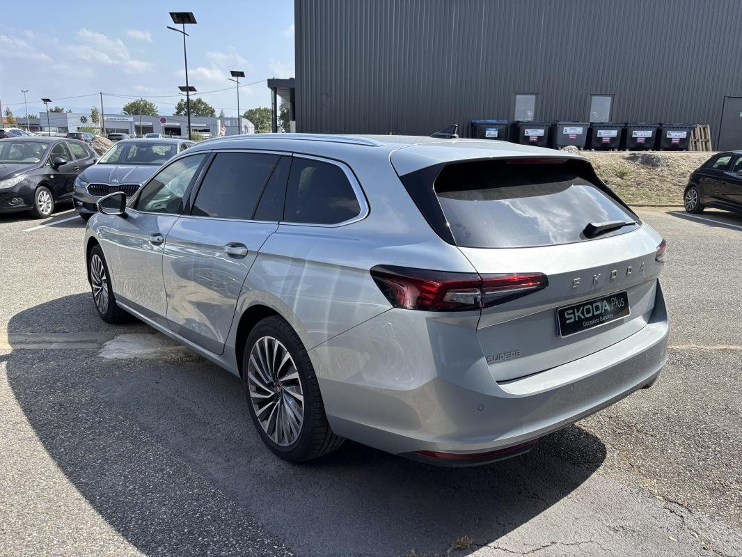 Skoda Superb Combi - Photo 3