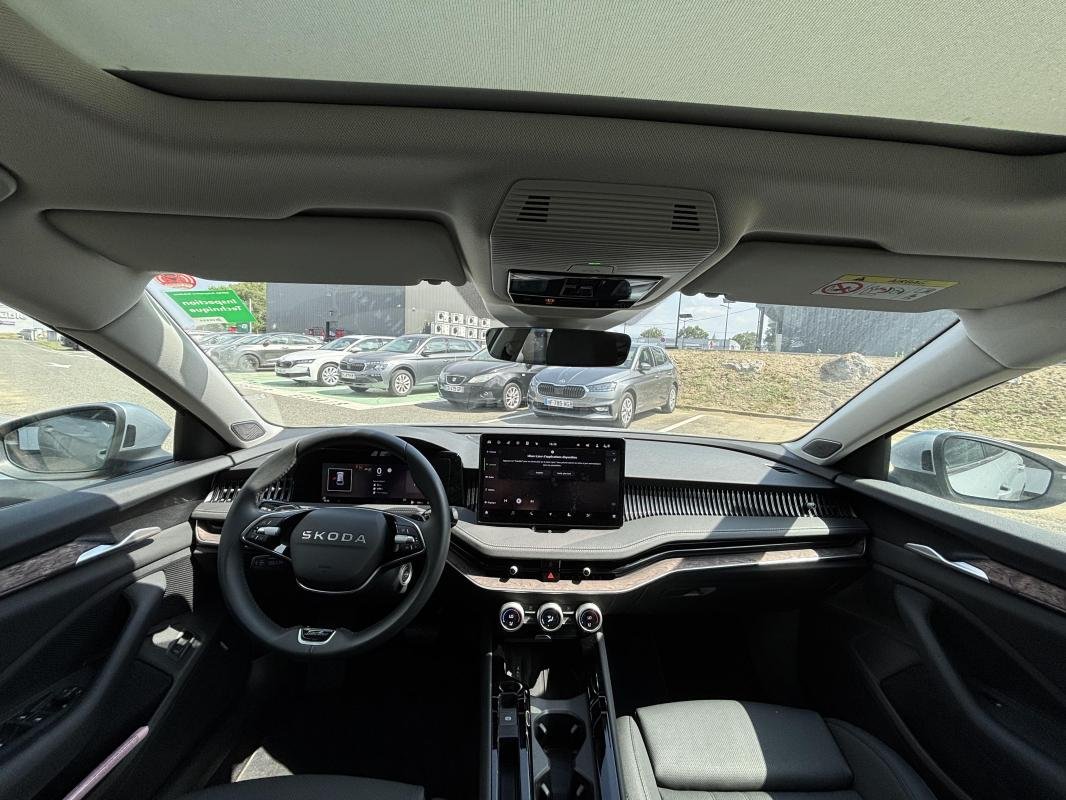 Skoda Superb Combi - Photo 9