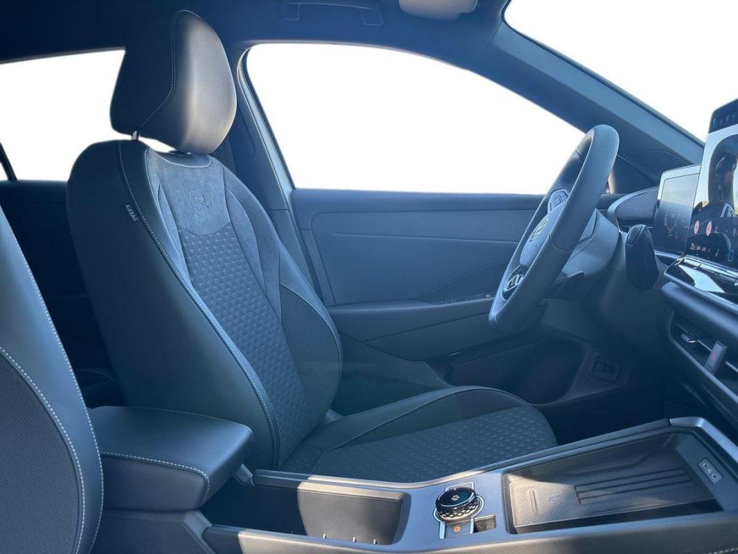 Volkswagen T-Roc - Photo 13